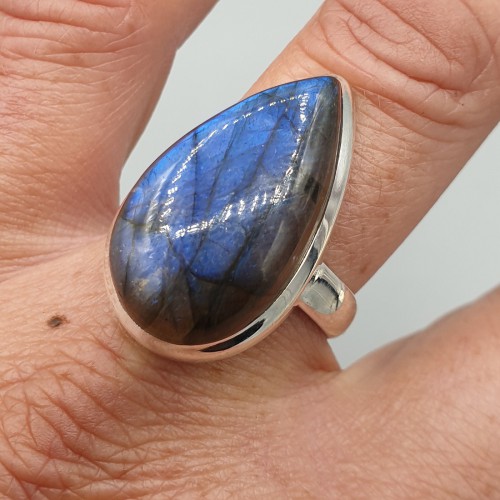 925 Sterling Silver ring with drop -shaped labradorite 19 mm