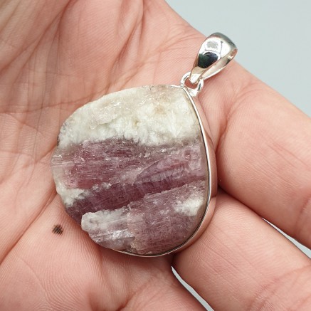 925 Sterling silver pendant with raw pink tourmaline in Quartz