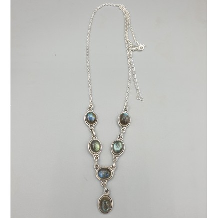 Silver necklace set with labradorite