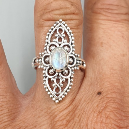 925 Sterling silver ring with oval moonstone