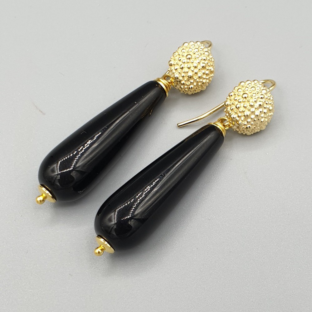 Gilded earrings with black onyx