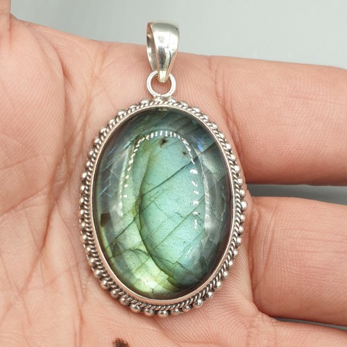 925 Sterling Silver Pendant with Cabochon Labradorite