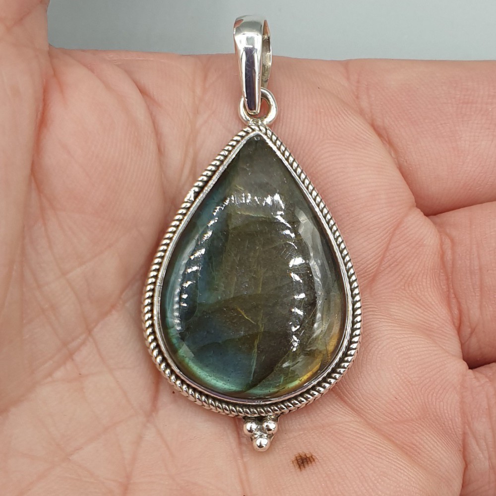 Silver pendant with drop -shaped labradorite medium