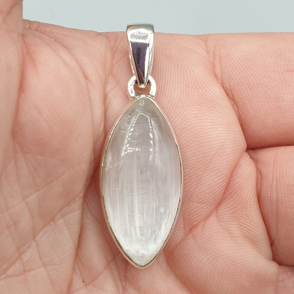 Silver pendant with Marquise Seleniet