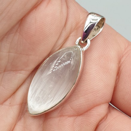 Silver pendant with Marquise Seleniet