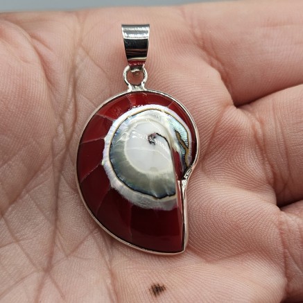 925 Sterling silver pendant set with red Nautilus shell