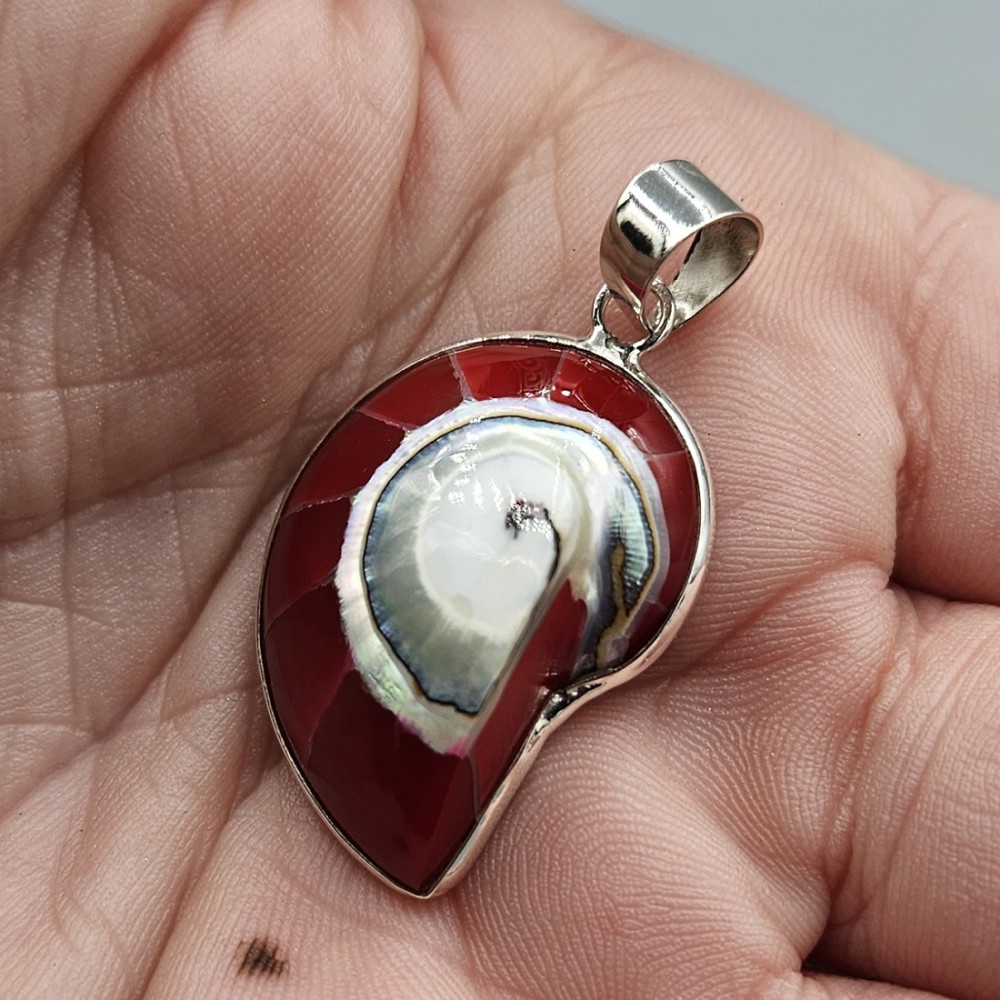 925 Sterling silver pendant set with red Nautilus shell