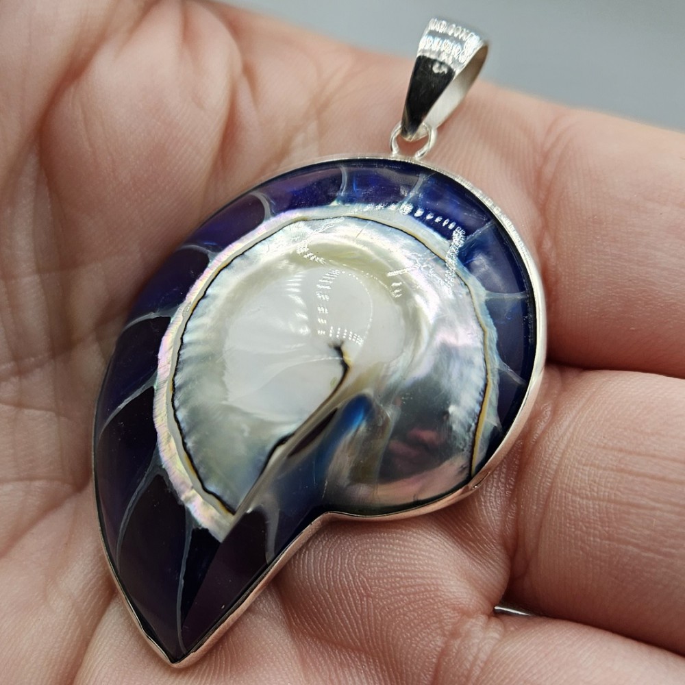 925 Sterling Silver Pendant set with Blue Nautilus Schelp