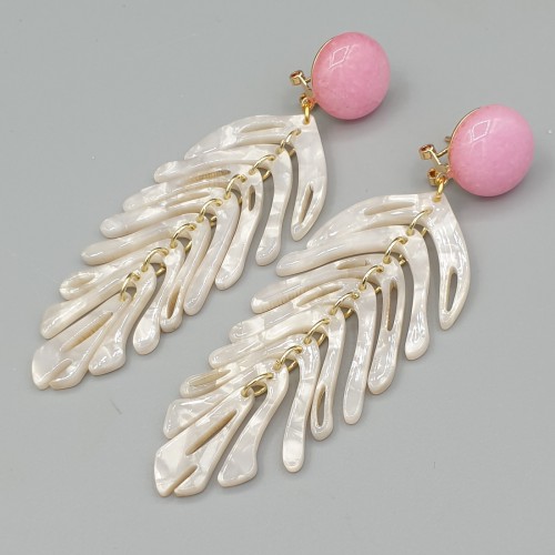 Gilded earrings with pink jade and resin pendant