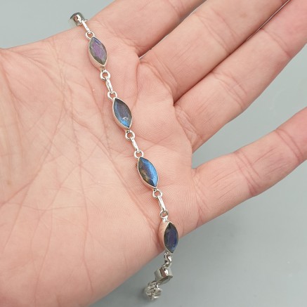 925 Sterling silver bracelet with facet cut labradorite