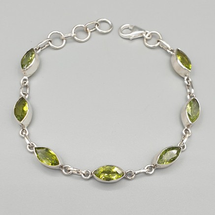 925 Sterling silver bracelet with facet cut Peridot