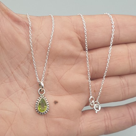 Sterling silver necklace with peridot pendant