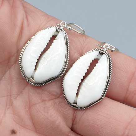 925 Sterling -Silberohrringe mit Cowrie Schelp