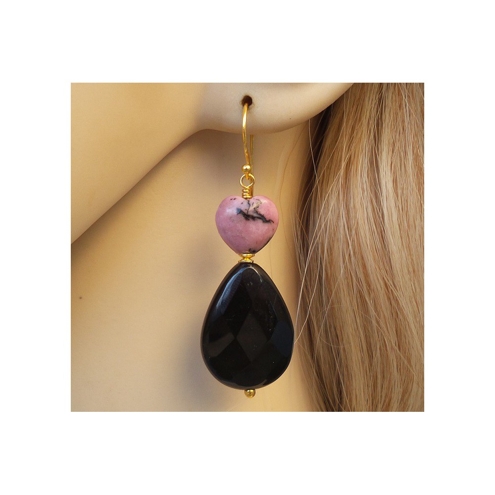 Gilded earrings with black onyx and heart of rhodonite