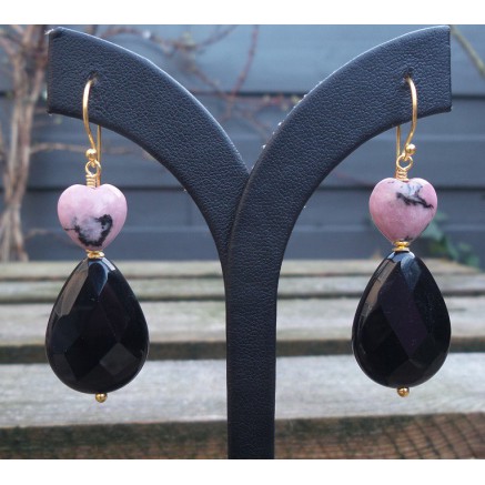 Gilded earrings with black onyx and heart of rhodonite