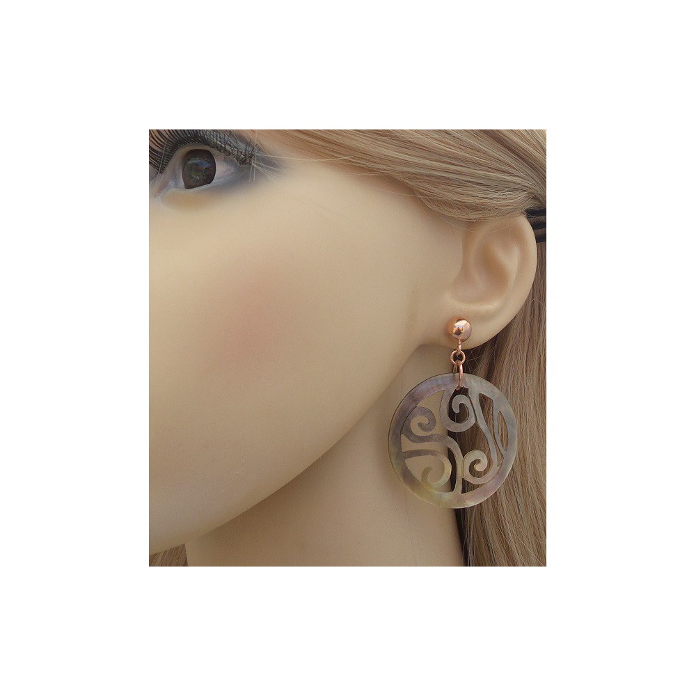 Rosé gilt earrings with round -cut blacklip shell