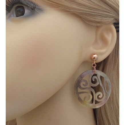 Rosé gilt earrings with round -cut blacklip shell