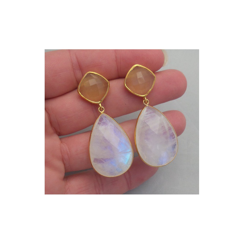 Gilded earrings with peach chalcedone and moonstone briolet