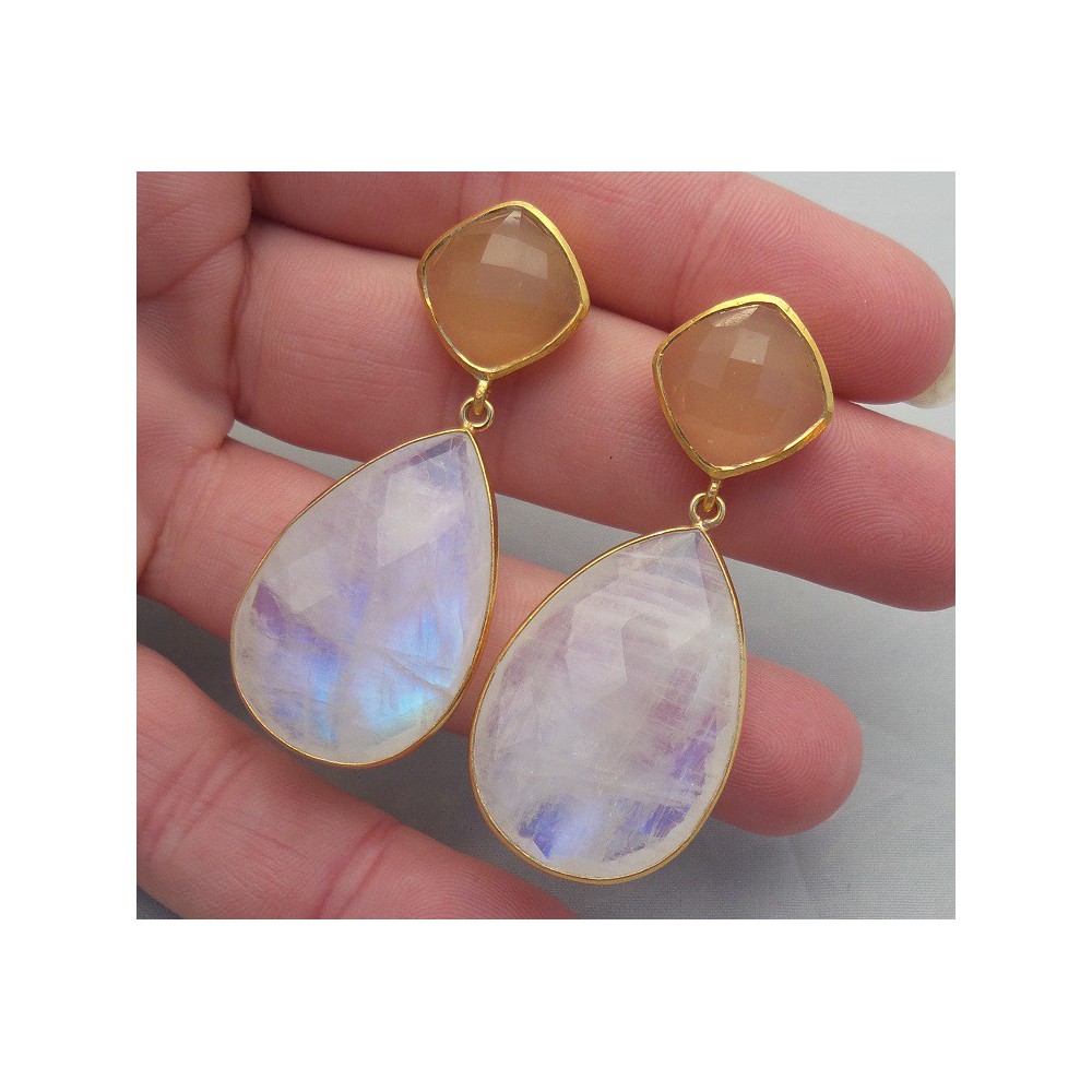 Gilded earrings with peach chalcedone and moonstone briolet