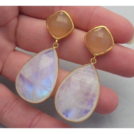 Gilded earrings with peach chalcedone and moonstone briolet