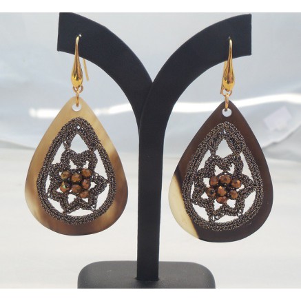 Gilded earrings with buffalo horn and silk wire