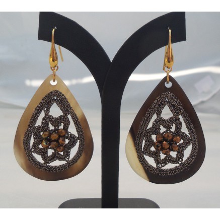 Gilded earrings with buffalo horn and silk wire