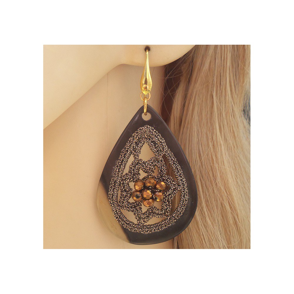 Gilded earrings with buffalo horn and silk wire