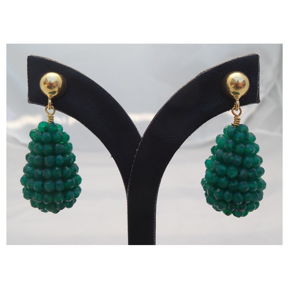 Gilded earrings with a drop of green Onyxen