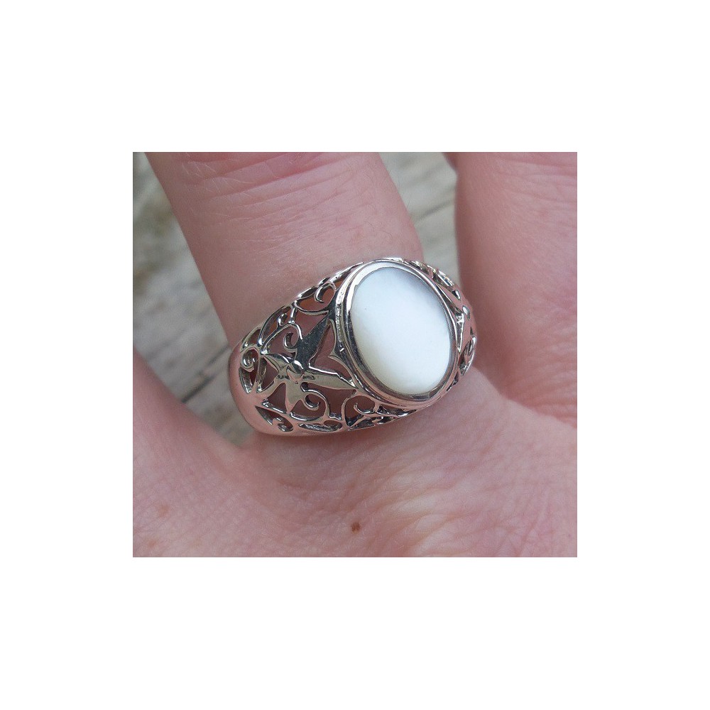 Silver ring set with mother -of -pearl size 19 mm