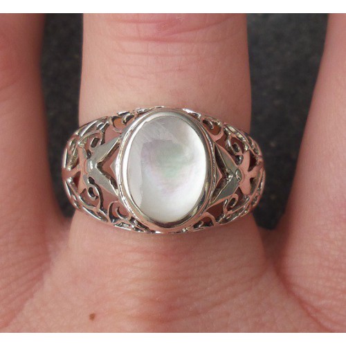 Silver ring set with mother -of -pearl size 19 mm