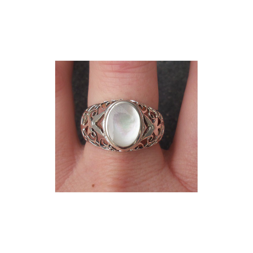 Silver ring set with mother -of -pearl size 19 mm