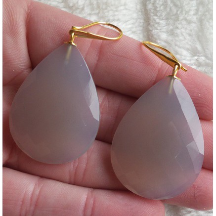 Gilded earrings with large gray chalcedone briolet