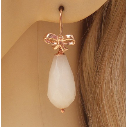 Rosé gilt earrings with white jade briolet