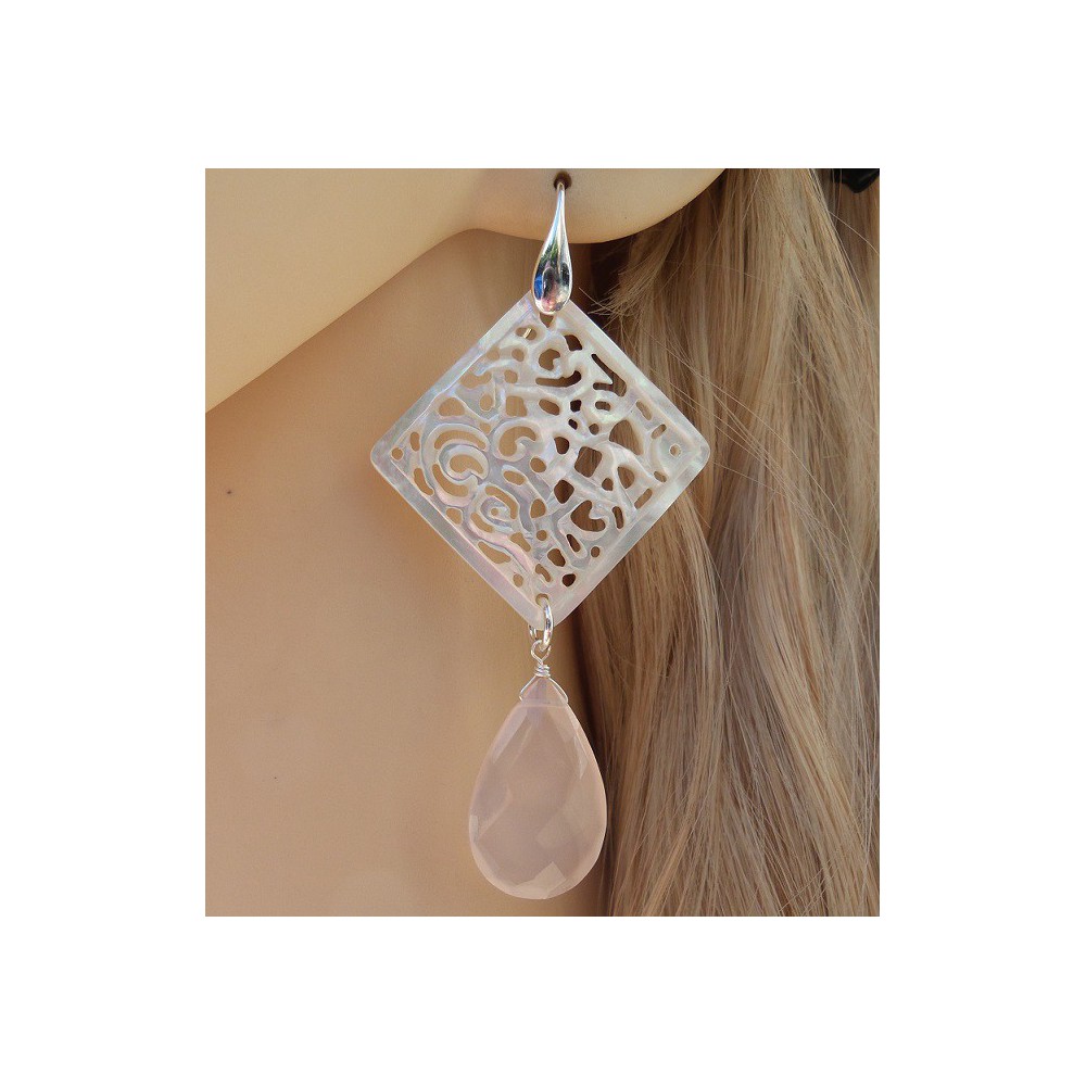 Silver earrings with cut -out mother -of -pearl and pink chalcedone