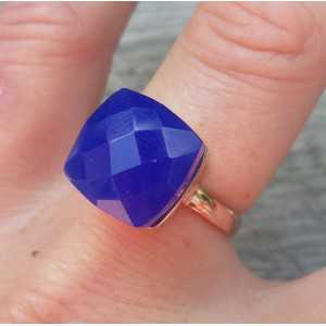Rosé vergoldeter ring mit blauen Chalcedon