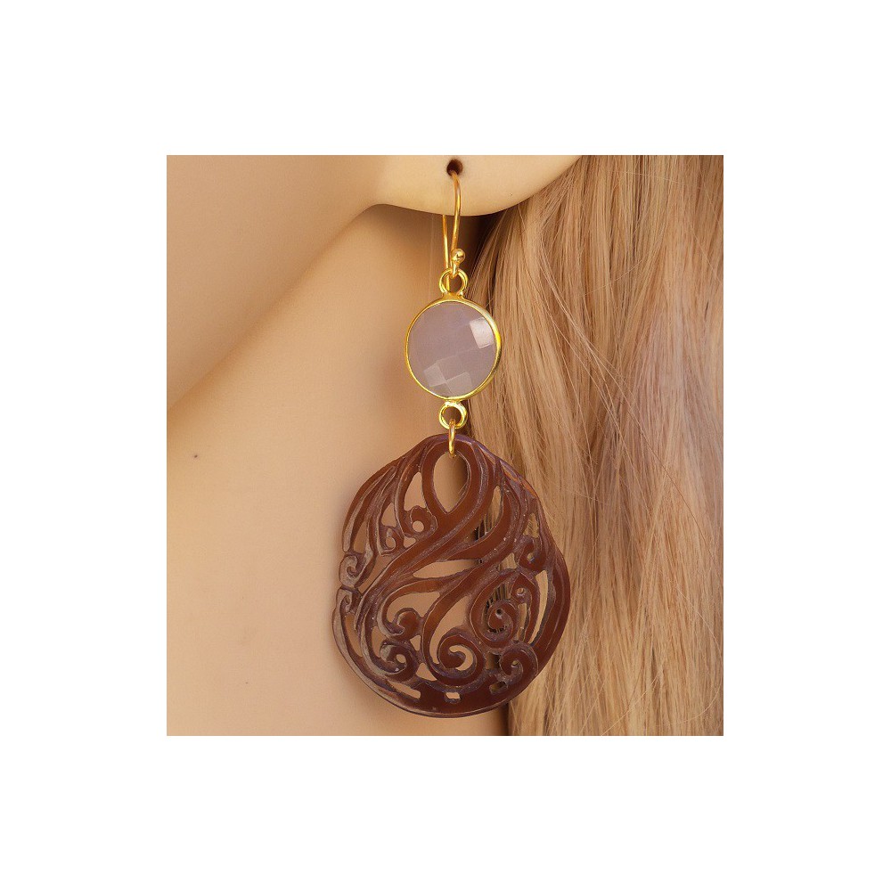 Gilded earrings gray chalcedone and cut shell