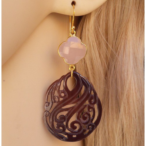 Gilded earrings with pink chalcedone and cut shell