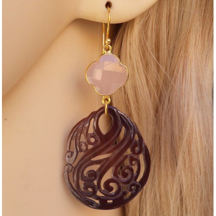 Gilded earrings with pink chalcedone and cut shell