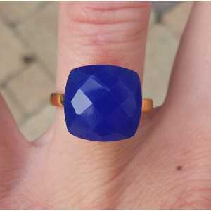 Gold-plated ring set with square cobalt blue Chalcedooon 