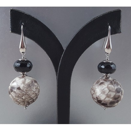 Silver earrings with black Onyx and full of snake leather