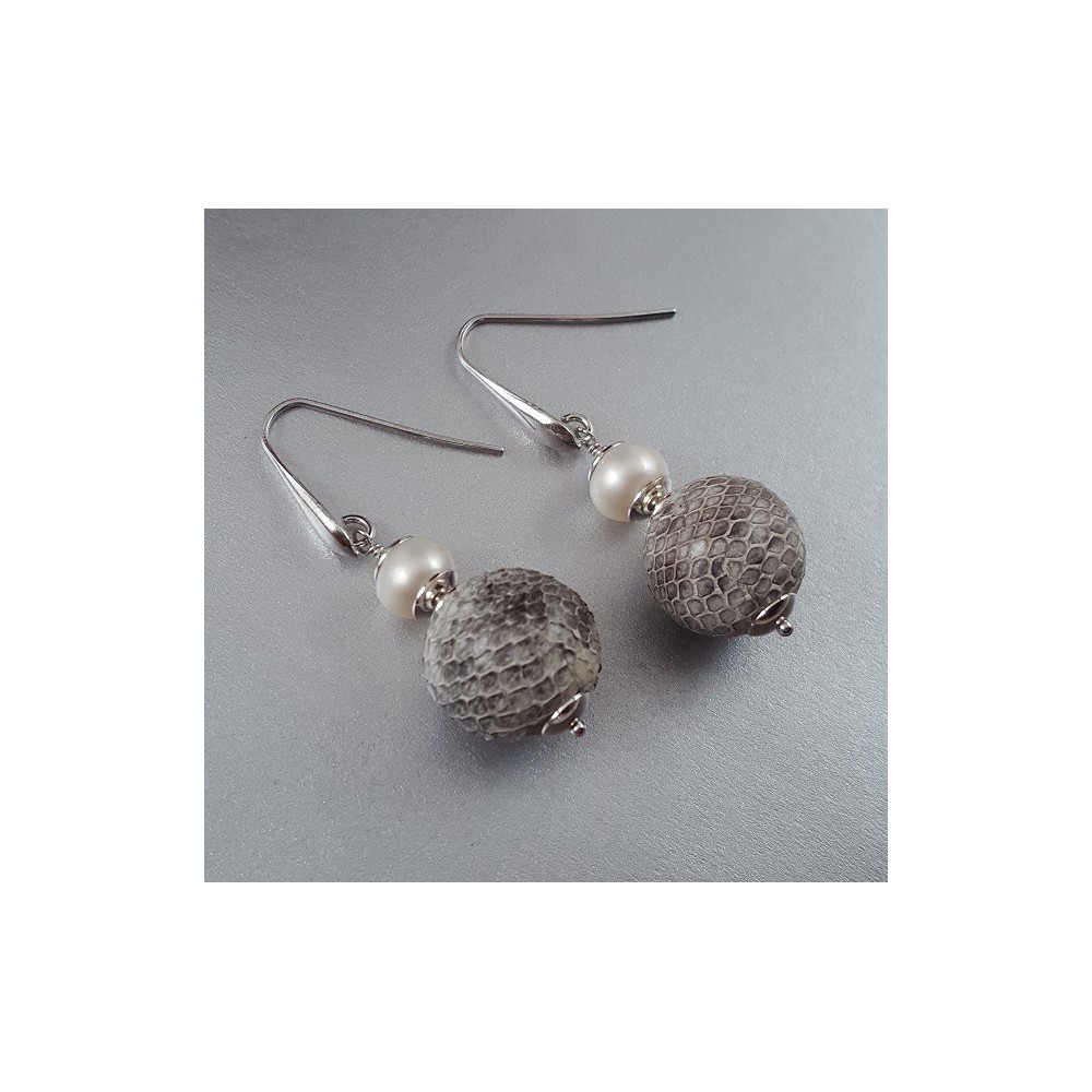 Silver earrings with freshwater pearl and full of snake leather