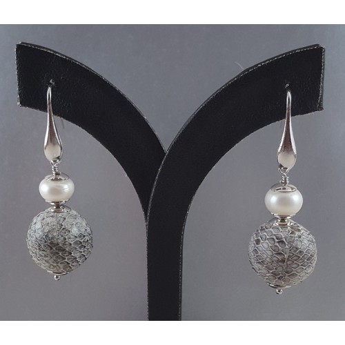 Silver earrings with freshwater pearl and full of snake leather