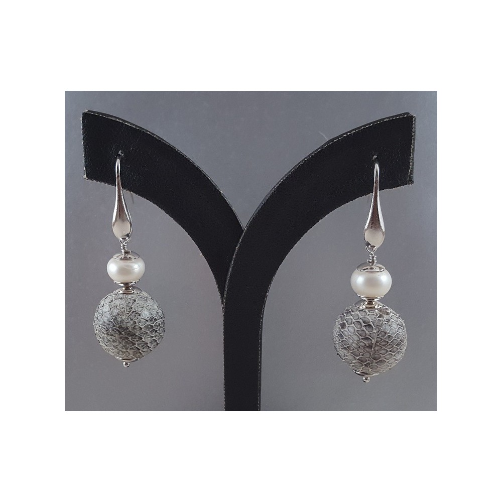 Silver earrings with freshwater pearl and full of snake leather