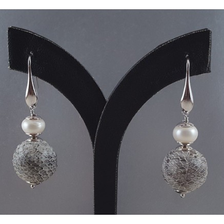 Silver earrings with freshwater pearl and full of snake leather