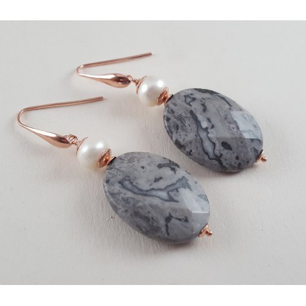 Rosé gilt earrings with oval jasper and freshwater pearl