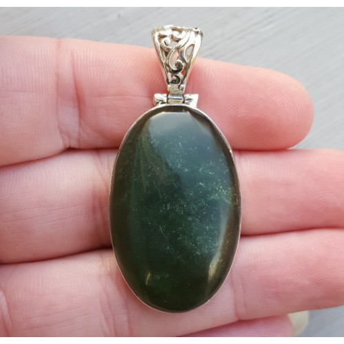 Silver pendant with ovale jade