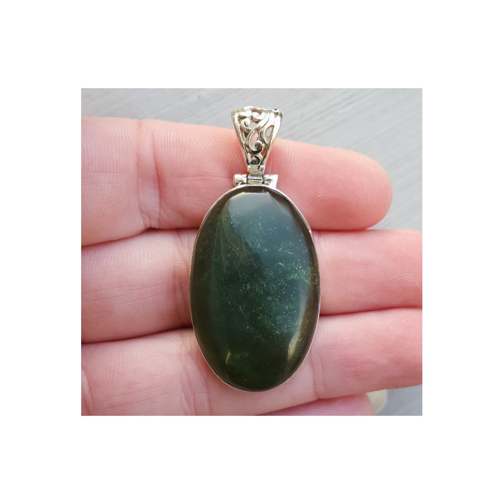 Silver pendant with ovale jade