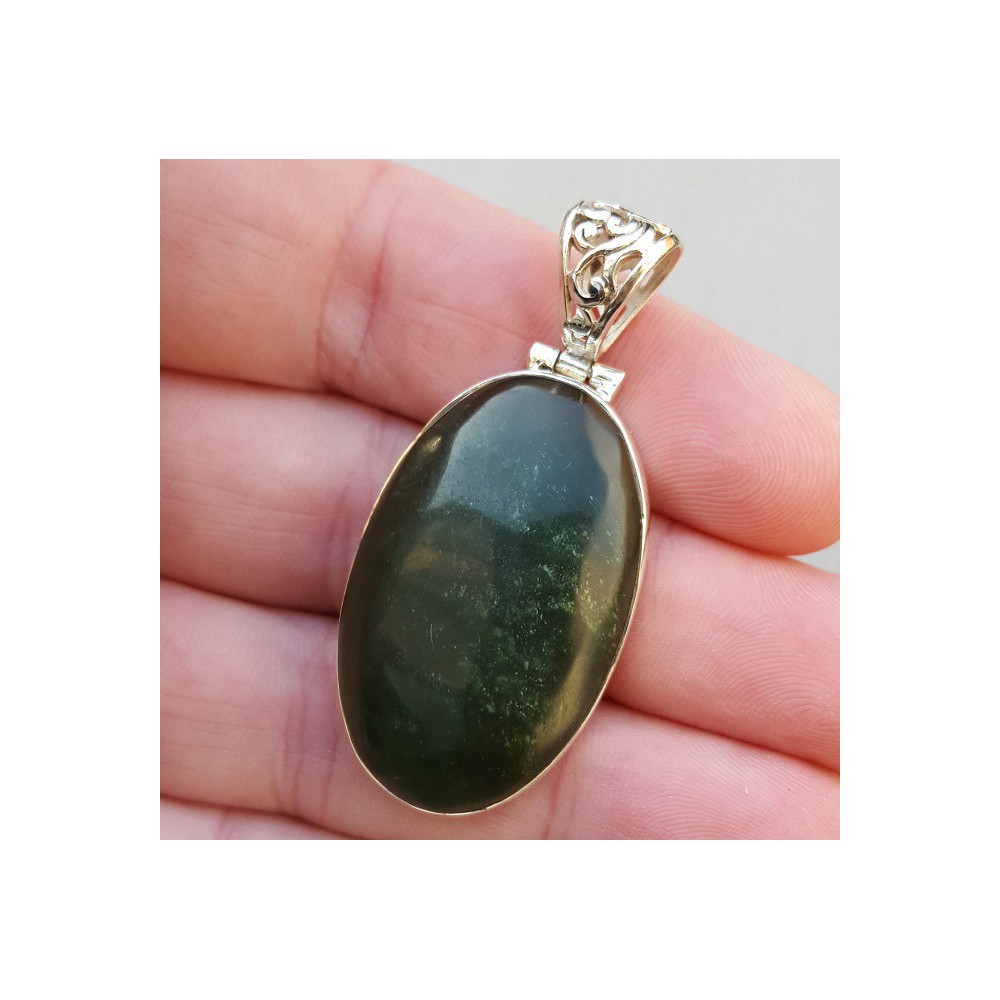 Silver pendant with ovale jade