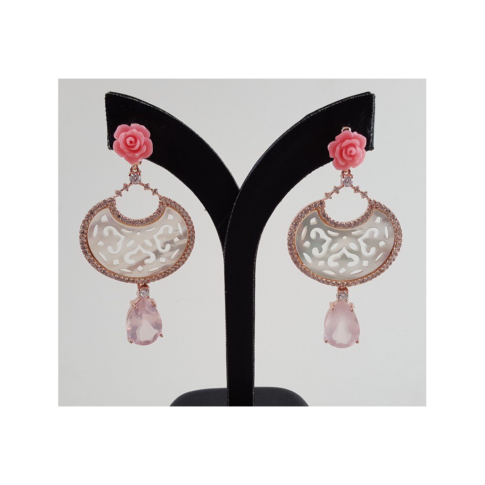 Rosé gilt earrings set with rose quartz, mother -of -pearl and flower