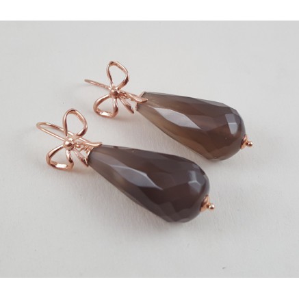 Rosé gilt earrings with large gray agate briolet